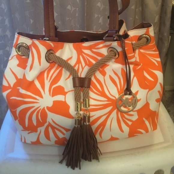 Michael Kors Drawstring Hobo - Picture 1 of 2